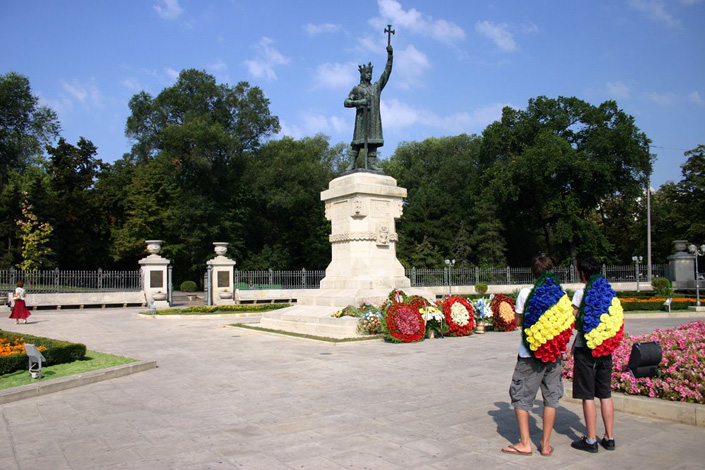 Vlad Nancă, Mircea Nicolae - Coroane funerare