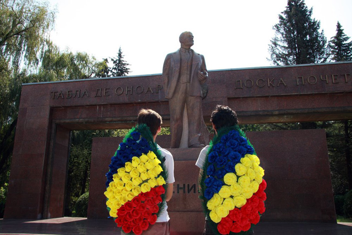 Vlad Nancă, Mircea Nicolae - Coroane funerare